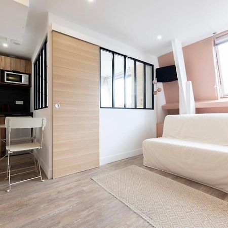 Amazing Apartment Under The Roof In Paris 8Th Экстерьер фото