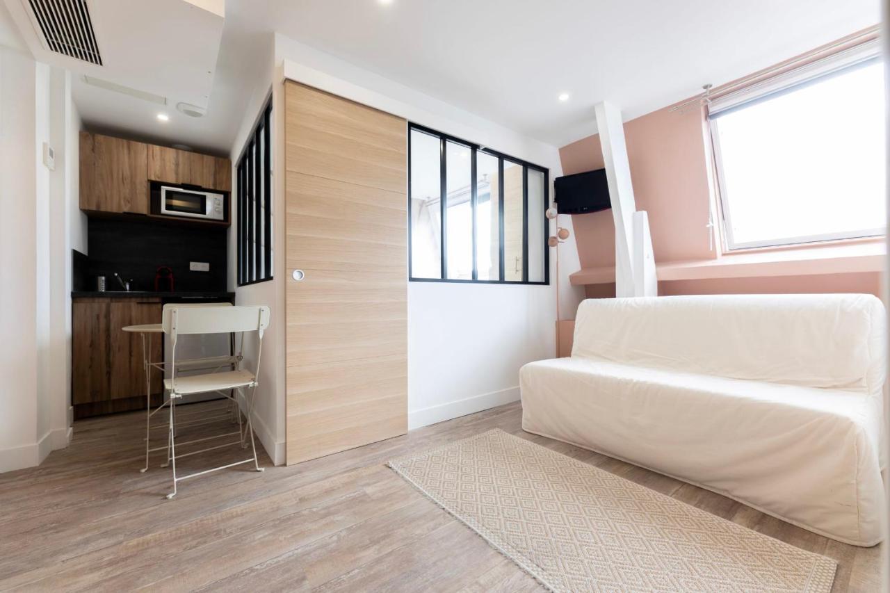 Amazing Apartment Under The Roof In Paris 8Th Экстерьер фото