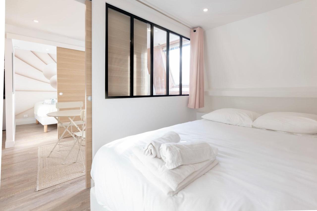 Amazing Apartment Under The Roof In Paris 8Th Экстерьер фото