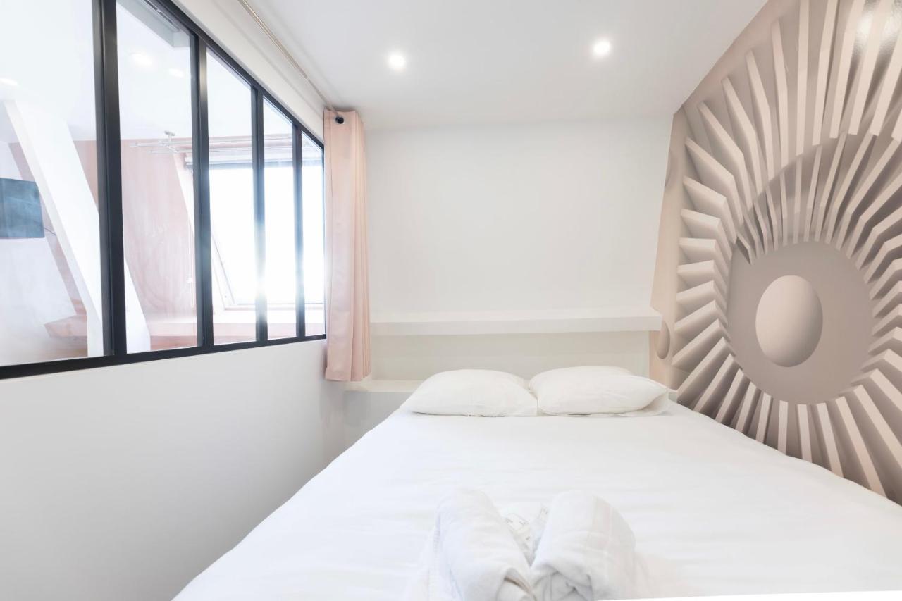 Amazing Apartment Under The Roof In Paris 8Th Экстерьер фото