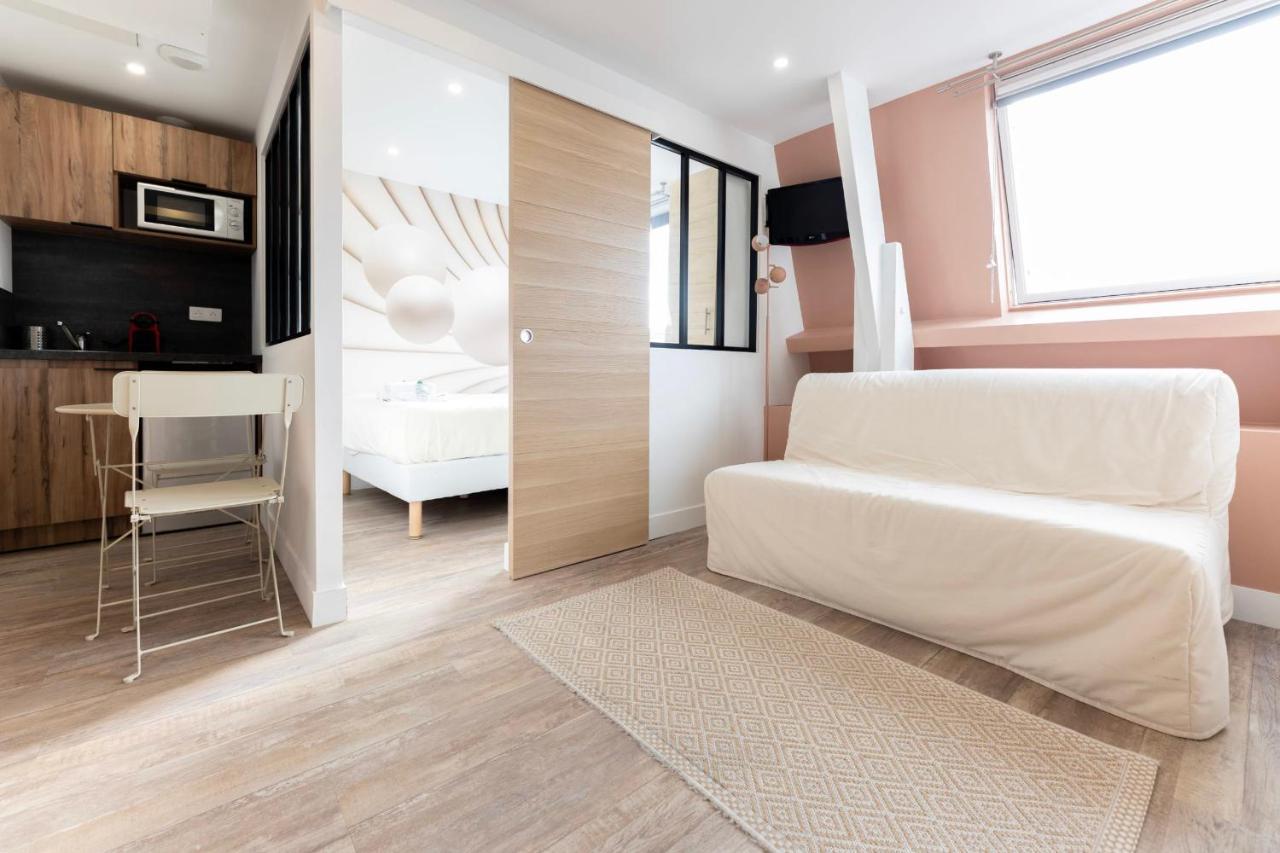 Amazing Apartment Under The Roof In Paris 8Th Экстерьер фото